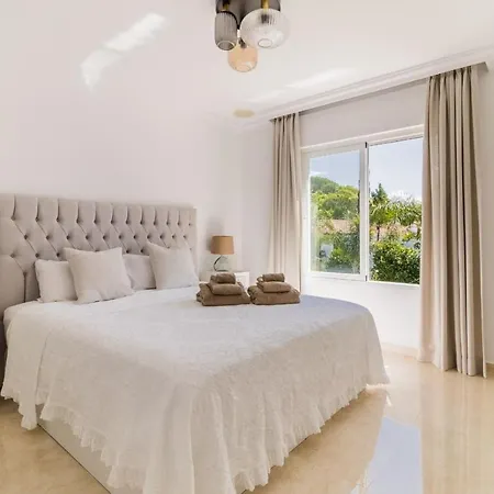Villa Arcadia - Avenida 28 De Adelfas 29680 Estepona, Malaga Estepona