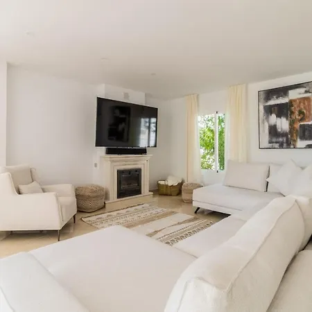 Villa Arcadia - Avenida 28 De Adelfas 29680 Estepona, Malaga