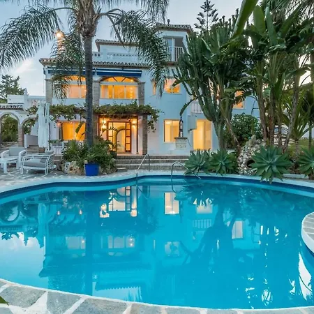 Villa Arcadia - Avenida 28 De Adelfas 29680 Estepona, Malaga *