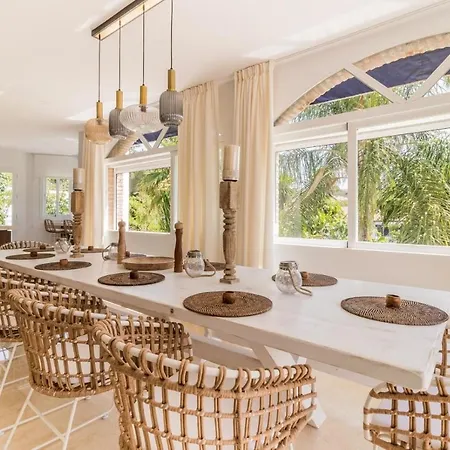 Villa Arcadia - Avenida 28 De Adelfas 29680 Estepona, Malaga Estepona